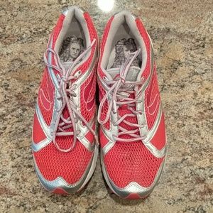 Newton red gravity shoes